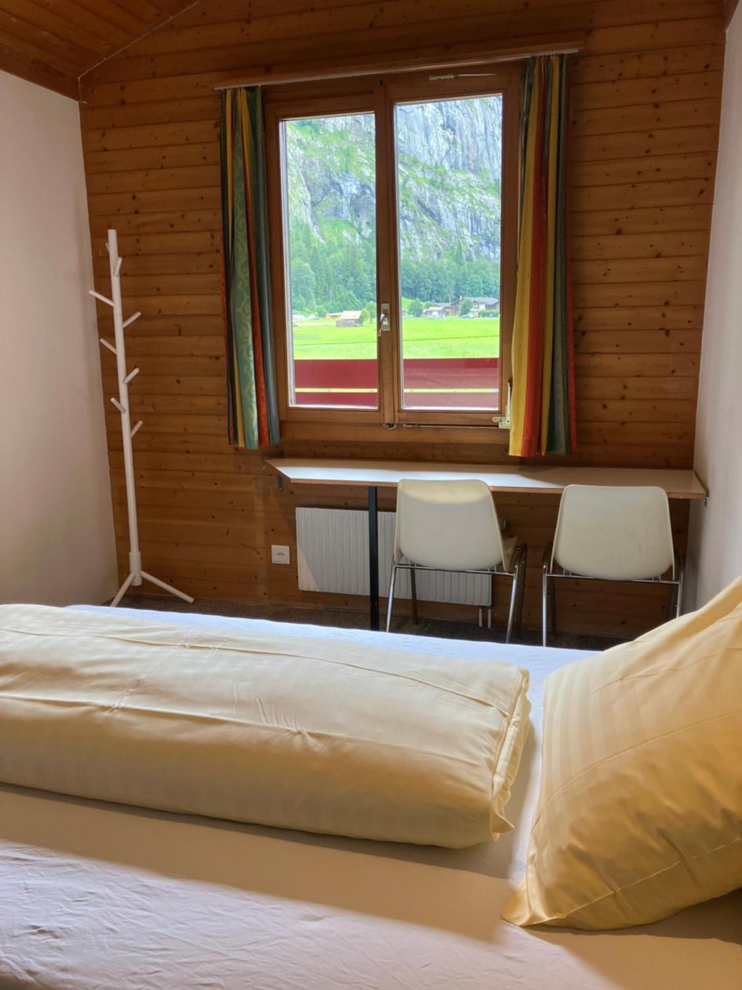 Alpine Base Hostel - Adults Only Lauterbrunnen Buitenkant foto